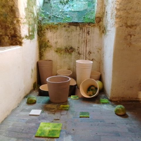 Installatie van keramische objecten 2023